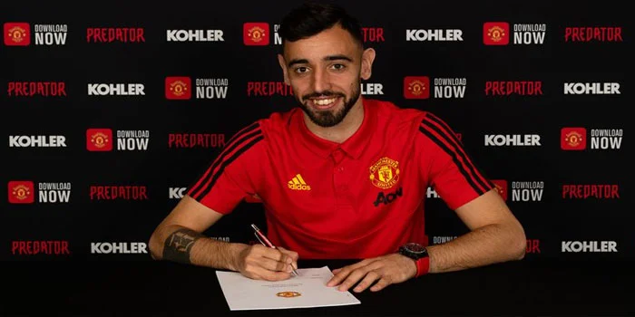 Bruno-Fernandes-Resmi-Teken-Kontrak-di-Manchester-United (1)